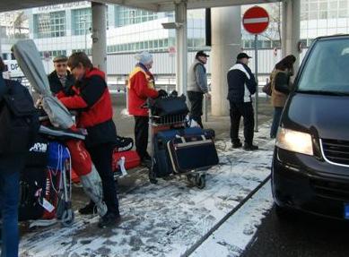 Den här gruppen bestående av tidigare nämnda Lotta, Margareta, Åke och Pehr samt Bo Karlsson Spårvägens TK och Bo Hemborg Mälarhöjdens IK har valt flyg (Lufthansa) Arlanda