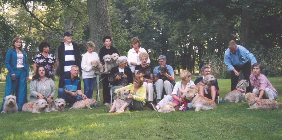 Rasen har en stark flockkänsla och trivs bäst när hela familjen är samlad.