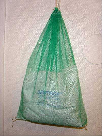 FÖRSVARETS MATERIELVERK Handbok för produktion av materielvårdsscheman enligt Vårdsystem FM 2018-11-13 Sida 103 Det fuktupptagande materialet börjar inte ta upp fukt ur luften förrän den relativa