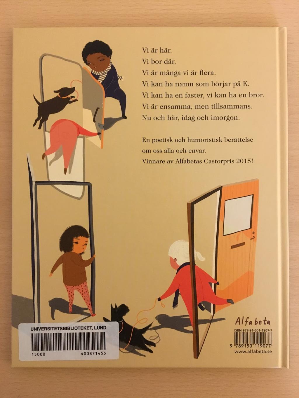I ljuset av rörelseriktningens betydelse i bilderboken så blir omslaget till Vi smular, vi härmar en gök (44) intressant på så sätt att det använder illustrationerna på ett sätt som gör att boken