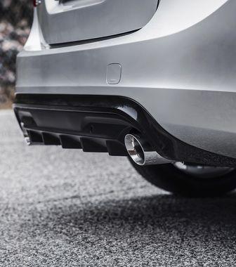 Med Chassis Package får du Polestarutvecklade stötdämpare och fjädrar som ger en mer direkt och följsam körupplevelse.