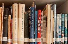 Klockars liv skildras väl i Svenska folkskolans vänners år 2017 utkomna bok Johannes Klockars folkbildningens trotjänare. Kontakta SFV om du vill köpa boken: redaktion@sfv.fi eller ring 0400 453953.