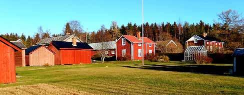 Även finska och engel s ka böcker finns. Det som förenar böckerna är det maritima temat de flesta anknyter till vatten i en eller annan form. Boklistan finns på hemsidan.