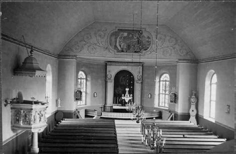 fernissades och golvytorna i bänkkvarteren belades med linoleum. Kyrkan järnkaminer ersattes med en ny varmluftsanläggning som levererades från Ebbes bruk.