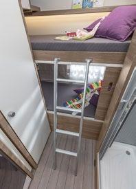 VE TRAVELLER 600 DKG har med sin våningssäng bak och den ombyggda dubbeldinetten
