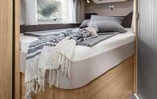 Mycket plats, många ställen att lägga saker på, klädstänger på båda sidor, praktisk belysning och lätt att komma åt.