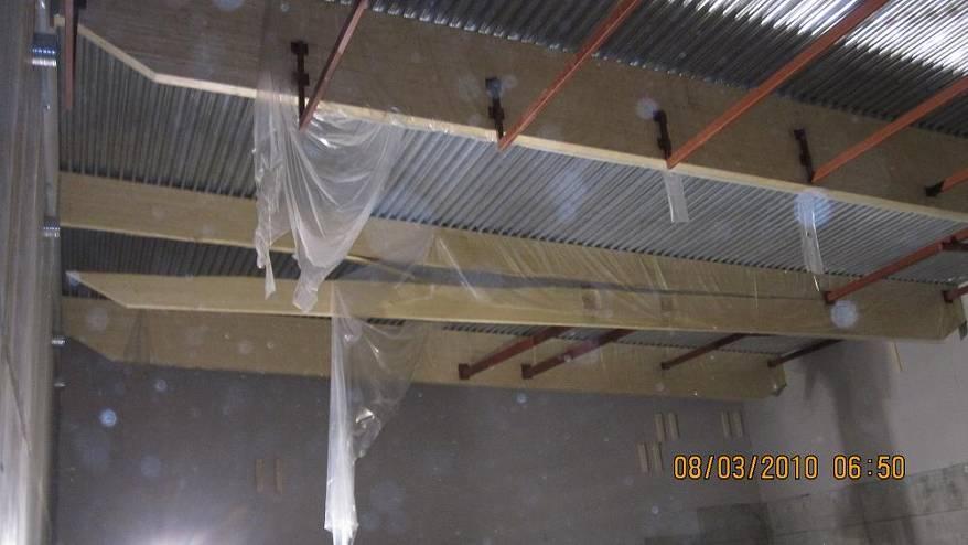 7 Havererat tak balk med urtag i balkände med snedsågad underkant.