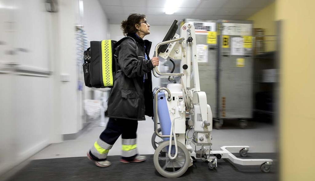 Mobil röntgen förbättrar vården av äldre och svårt sjuka Om inte patienten kommer till sjukhuset får röntgen komma till patienten.