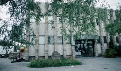 Kontor i Årsta var bostad åt flyktingar Flyktingfamiljer har bott illegalt  i en kontorsfastighet i Årsta partihallar under flera års tid. - PDF Gratis  nedladdning