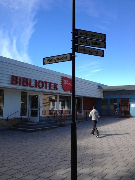 12 UNDERLAGSRAPPORT TILL GÅNGPLAN FÖR HUDDINGE KOMMUN Gångvänlighet Vägvisning och gångnätets tillgänglighet Vägvisning särskild riktad mot gående saknas i merparten av kommunen och plan för detta