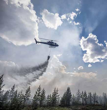 18 MSB samordnar under en extrem skogsbrandsmånad juli Vi tog kontakt med Norska DSB under helgen 14 15 juli, de kunde ge stöd med sex helikoptrar.