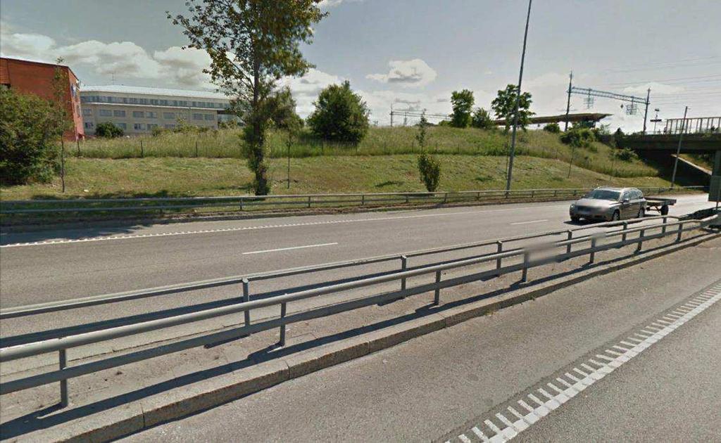 10 RISKANALYS BOSTÄDER ÅRSTABERG Figur 7. Bilden visar vallen mellan Södra länken och planområdet. Nuvarande bebyggelse på planområdet är markerad med rött.