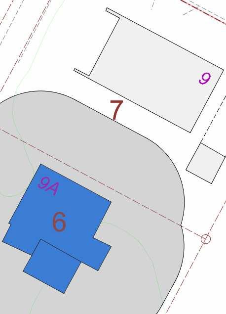 SID 5 (7) Principsektion som visar förhållandet mellan fastighetsgränsen, brandsäkerhetsavståndet och bostadsbyggnaderna på fastigheterna Klocktornet 6 och Klocktornet 7.