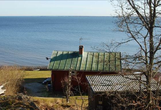 röda stugorna närmast stranden så som Rörvik 1:31samt Lövås