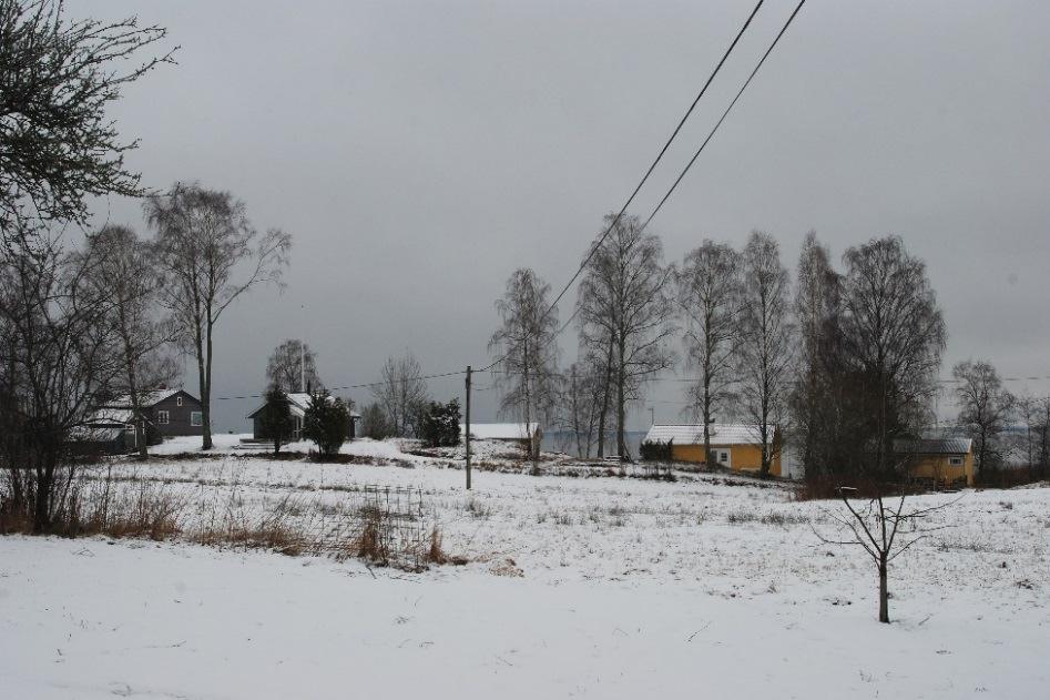 Äldre bodar och dass i området är mycket värdefulla för miljön liksom den smala grusvägen.
