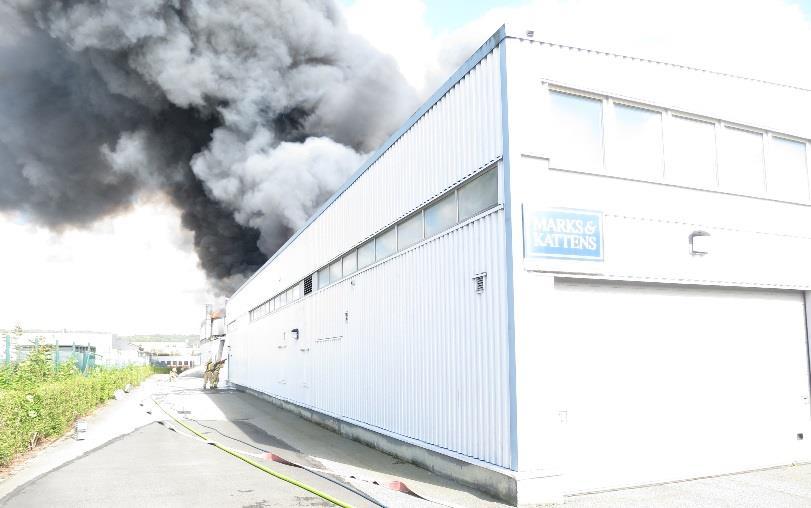 3.3 Räddningsinsatsens genomförande Klockan 15:42 den 2 augusti 2017 inkom ett samtal till SOS-alarm om en pågående brand i en större lagerbyggnad på Kryptongatan i Mölndals kommun.