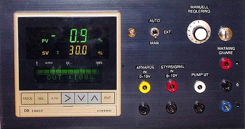 Reglera nivån i övre tanken med enbart P-reglering? Använd stora respektive små värden på regulatorförstärkningen (K).