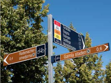 Eskilstuna kommun Datum 4 (17) 2016-05-16 Vägvisning i ett område/stadsdel Invånare och besökare i Eskilstuna ska enkelt kunna lokalisera sig inom områden i Eskilstuna. Vägvisning kan bl.a. ske genom skyltar i entréer till området med karta och markerade besöksmål samt med vägvisningspilar inne i ett område.