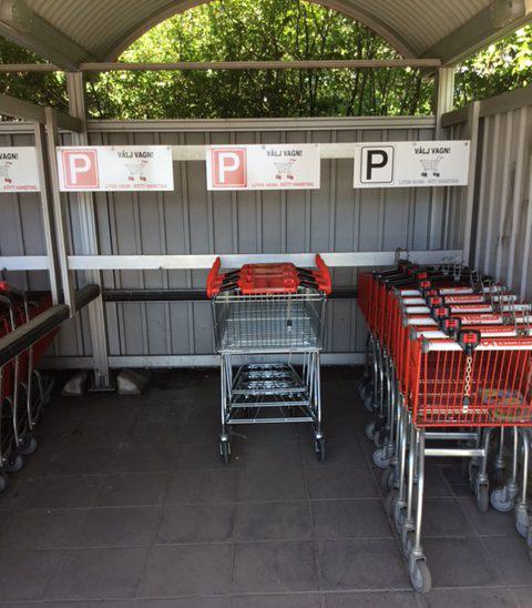 rätt uppställningsplats) > > tydlig skyltning av kundvagnsgarage Color Linestop spar både tid och