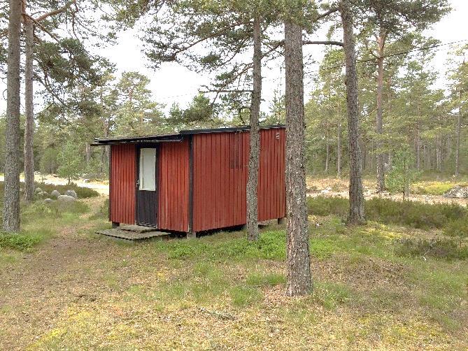 Offentlig service Den närmaste kommunala förskolan och skolan finns i Sandhamn. Där finns också ett bibliotek.