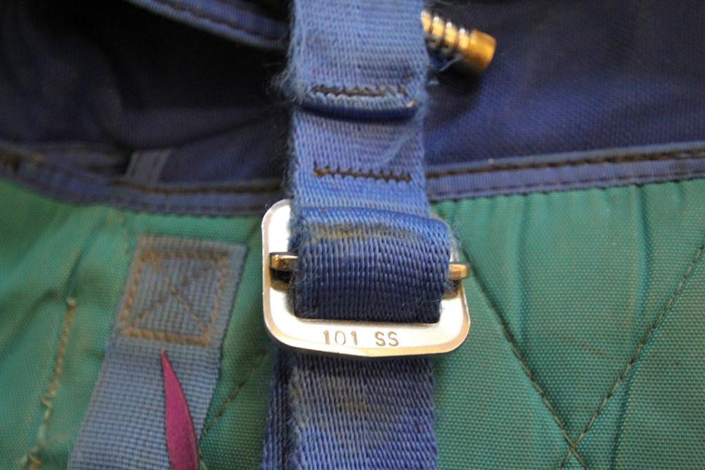 BILAGA-1 SFF-2018-10 Ärende: BESIKTNINGSPROTOKOLL Datum: 2018-11-29 Bild 8) Skada på bröstremmens webbing.