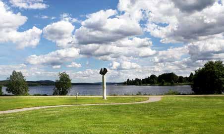 FÖRVERKLIGA DRÖMMEN OM EGET ÄGANDE VID EN SJÖ Du har en dröm. Att ha förmånen att blicka ut över en glittrig sjö. Se naturen på nära håll skifta över årstiderna.