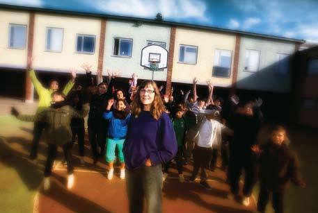 Genom ett samspel mellan forskning och praktik ska vi bidra till att stärka kommunernas utvecklingsarbete för skola och förskola så att alla barn och unga får förutsättningar att nå skolans mål.