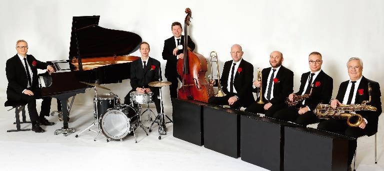 Blåsarsymfonikerna har en mycket lång och stolt tradition i Linköping, där utvecklingen har gått från militärmusik via regionmusik till den helt civila, professionella orkester som finns idag.
