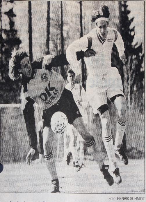 Färnäs Sportklubb Fotbollssektionen Datum: 1994-04-11 Närvarande: Programblad: Pris bäste spelare A-match: Skobidrag: Måltips: Målsponsring: Lars Stickå, Erik Lassis, Hans Gummås, Bengt Finn, Lars