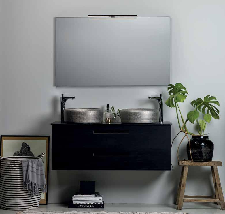 FLEX 1200 SPEGEL MED LED-LAMPA 3 141:- RELOUNGE 1200 UNDERDEL 16 885:- NORO RELOUNGE 1200 DUO, svart matt fanér, BÄNKSKIVA med INDRIA FRISTÅENDE HANDFAT i porslin.