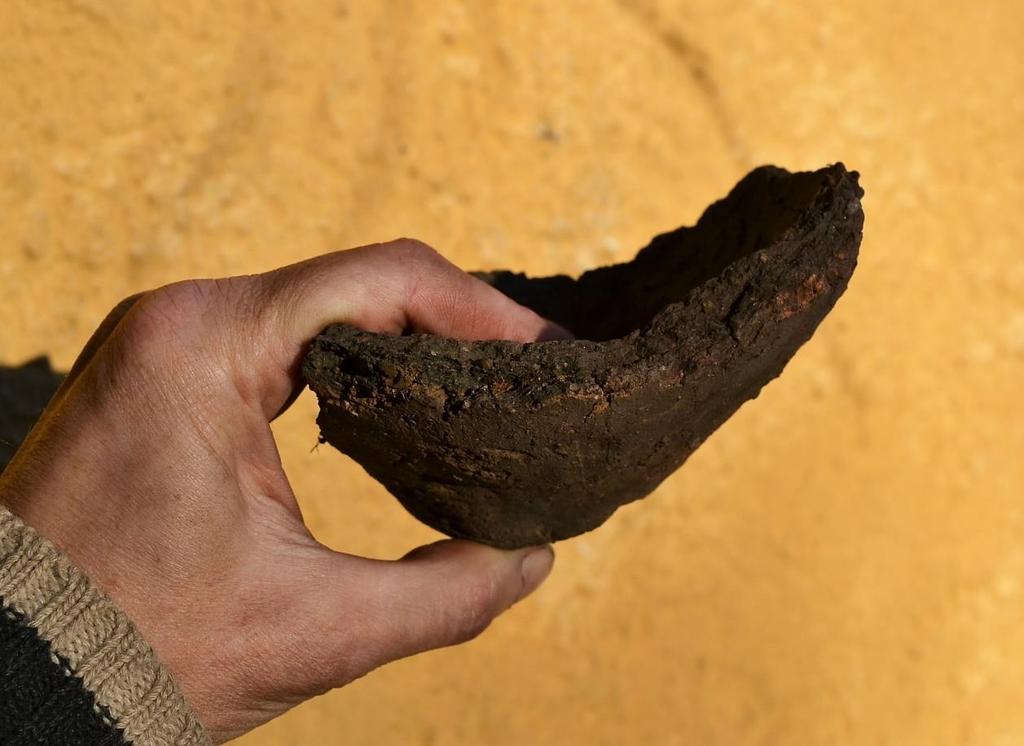 Figur 13. Botten av GRK-kärl påträffat för många år sedan vid ett gryt. Den ungefärliga fyndplatsen framgår av figur L.