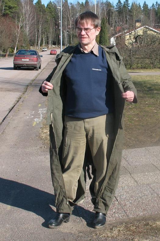 Långa blixtlås. Foto Iréne Albinson Senare under 70-talet kom helt nya vävar av syntetmaterial (Nomex, Gortex, Kevlar mm) som även var svårantändliga.