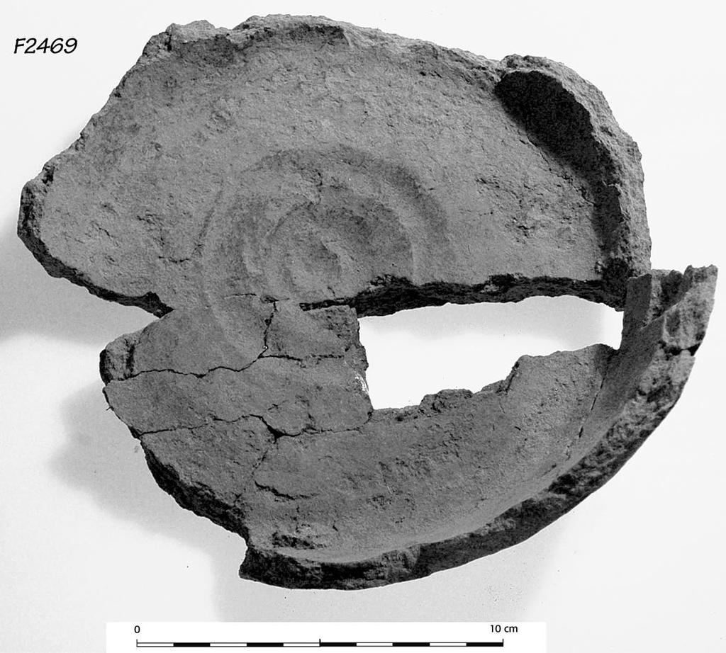 Fig. 90. På Åbrunnaboplatsen påträffades två bottnar med koncentriska cirkelar.