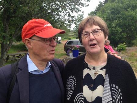 Lennart, Yvonne och Stefan Broder Kilian gavs i kyrkan och sedan fördes en dialog på temat enkelhet i församlingshemmet som leddes av Yvonne Terlinden.