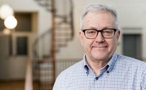 MBA, Handelshögskolan i Stockholm. Andra pågående uppdrag: Styrelseledamot i Healthy Bizniz Europe AB, Eurocine Securities AB och Nanexa AB, verkställande direktör i Eurocine Vaccines AB.