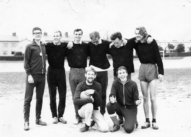 Beräkningsvetenskap Institutionens fotbollslag (ca 1970). Stående från vänster: Anders Lindmark, Bertil Gustafsson, Leif Abrahams son, Anders Sjöberg, Einar Lundqvist och Torgny Tholerus.