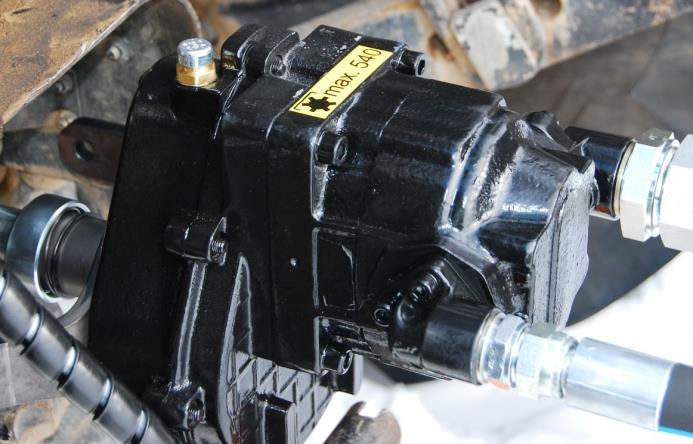 6 Tillbehör 6.1 Eget hydraulsystem I de fall inte dragfordonet (traktorn) har ett hydraulsystem som klarar att försörja vagnens/kranens funktioner, så kan vagnarna utrustas med eget hydraulsystem.