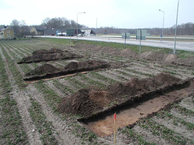 Fig.3 Utredningsområdets sökschakt 1-5 fotograferade mot SV.