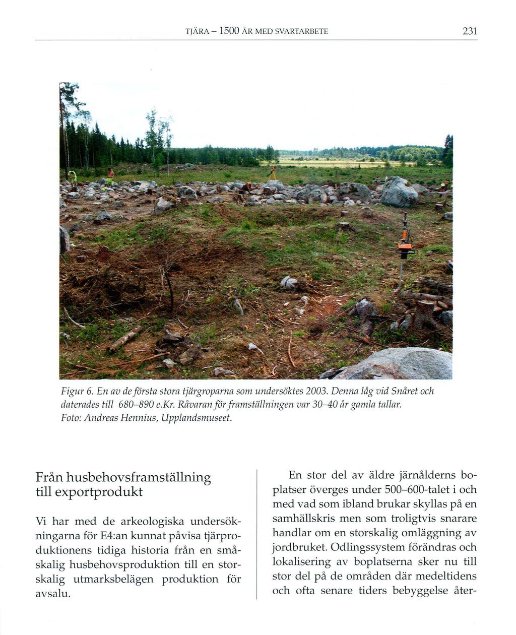 TJÄRA - 1500 ÅR MED SVARTA RBETE 231 Figur 6. En av de första stora tjärgroparna som undersöktes 2003. Denna låg vid Snåret och daterades till 680-890 e.kr.