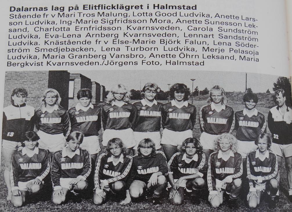Ing Marie Sigfridsson nr.4 stående från vänster, representerar IFK Mora på detta läger, senare kommer hon att representera Färnäs SK. Tillbakablick av 1983, Ungdomslagen.