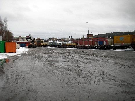 Sundsvall Kommun Sundsvall Närmaste större väg E4, E14 Lastkaj Övrigt - Markyta Närliggande anläggning Zon 1 (10 km): 2 st Spår på platsen Skick Lagringsyta Uppgift saknas B - klassificering Uppgift