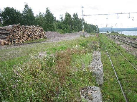 Söderbärke Kommun Smedjebacken Närmaste större väg 66, 68, 250 Lastkaj Övrigt - Markyta Nej Närliggande anläggning Zon 1 (10 km): 0 st Spår på platsen Skick Lagringsyta Spår 2:400m, Spår 3:600m, Bv.