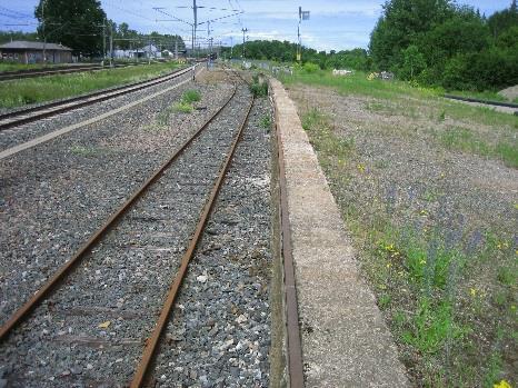 Örbyhus Kommun Tierp Närmaste större väg 292, E4 Lastkaj 1 st Övrigt 380V finns Markyta Nej Närliggande anläggning Zon 1 (10 km): 0 st Spår på platsen Skick Lagringsyta Spår 3:1100m, Spår 4:700m,