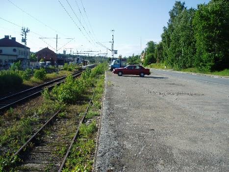 Lindesberg Kommun Lindesberg Närmaste större väg R50 Lastkaj Övrigt Underhåll- och serviceanläggningar Markyta Nej Närliggande anläggning Zon 1 (10 km): 0 st Spår på platsen Skick Lagringsyta Ett