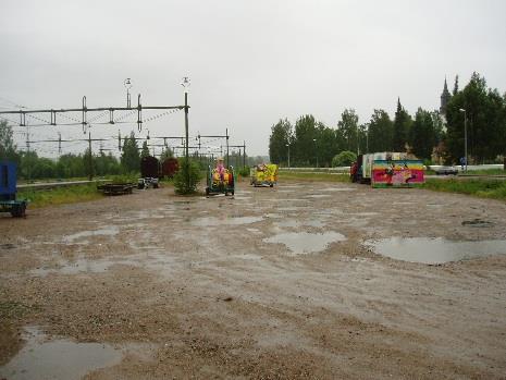 Ockelbo Kommun Ockelbo Närmaste större väg Anslutningsväg av grus, 5 m bred / 272, 303 Lastkaj Nej Övrigt Belysning saknas Markyta Spår på platsen Skick Lagringsyta Underlag av grus.