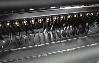 ActiveSweep -systemet transporterar grödan från pickupen direkt till balpressens kammare för hantering.