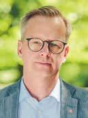 Och mitt i detta finns skulpturjuvelen cellisten av Liss Eriksson i ett hörn, som inte någon ser som inte vet om det! Gör något snarast! Arg Bergshamrabo BUSSIGT.