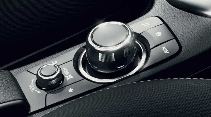 BT-kontroller Bluetooth 15-tums lättmetallfälgar Justerbar fartbegränsare Smart City Brake Support PREMIUM PLUS HMI Commander Ljudsystem med sex
