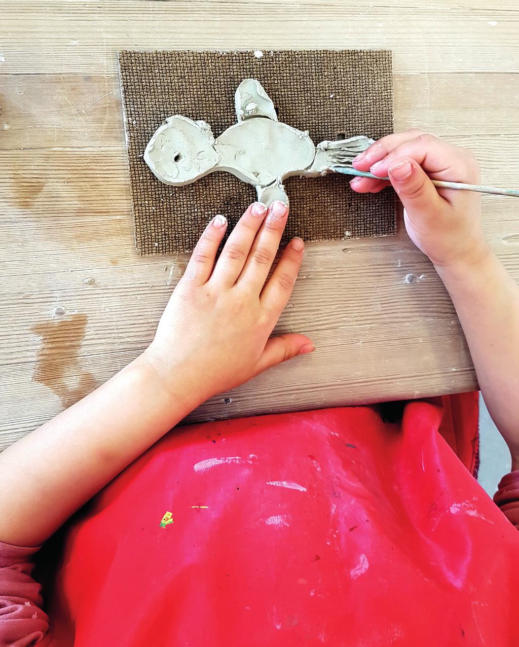 I galleri Husby Gård ställde Yasin och Piglet ut tavlor och keramik. I hantverksbutiken fanns mycket nyproducerat till försäljning. Hela huset var julsmyckat och charmigare än någonsin.