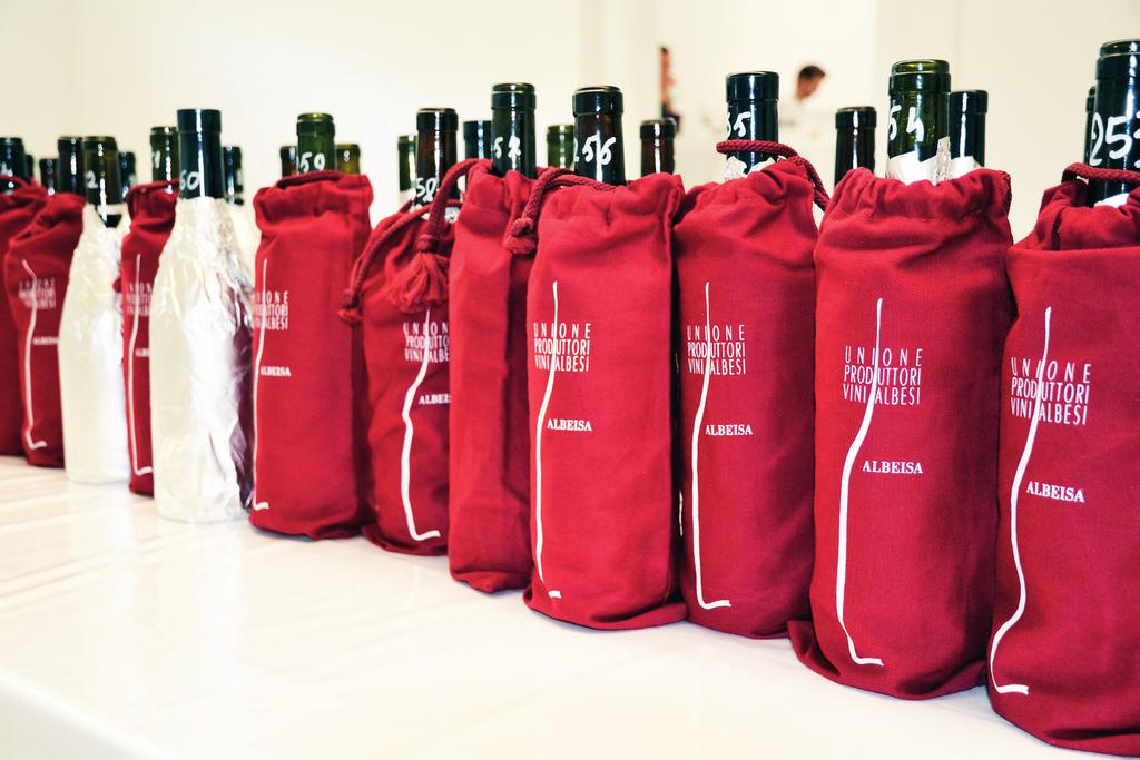 Barolo och Barbaresco Nebbiolo Prima 2011 Nebbiolo Prima är ett av Italiens mest spännande events. Det går av stapeln i början på maj och man väntar med spänd förväntan på inbjudan.